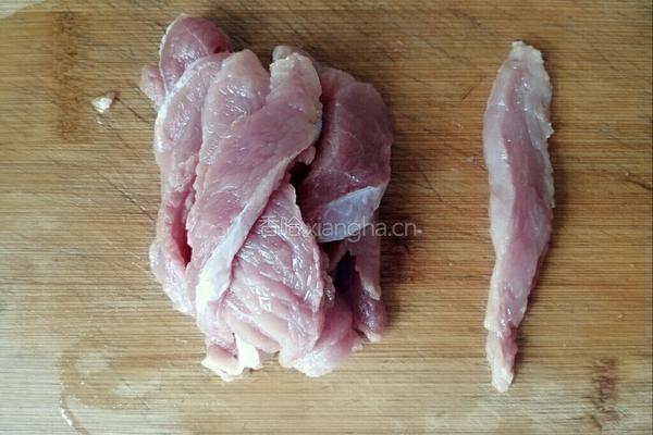 炸里脊肉的做法图解2
