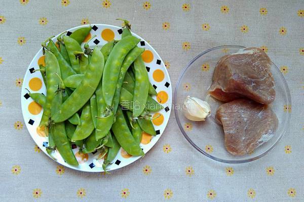 扁豆炒肉丝的做法图解1