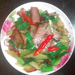 莴苣炒老腊肉的做法[图]
