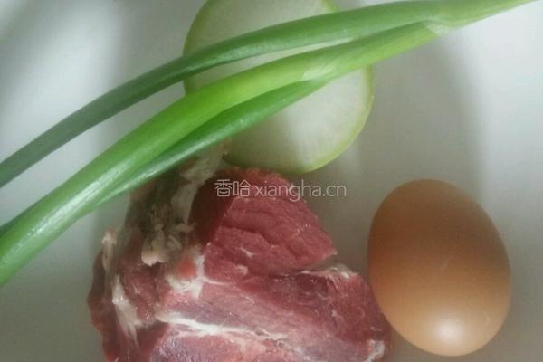 牛肉丸子萝卜汤的做法图解1