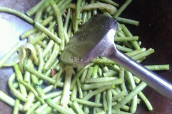 蒜蓉炒豆角的做法图解3