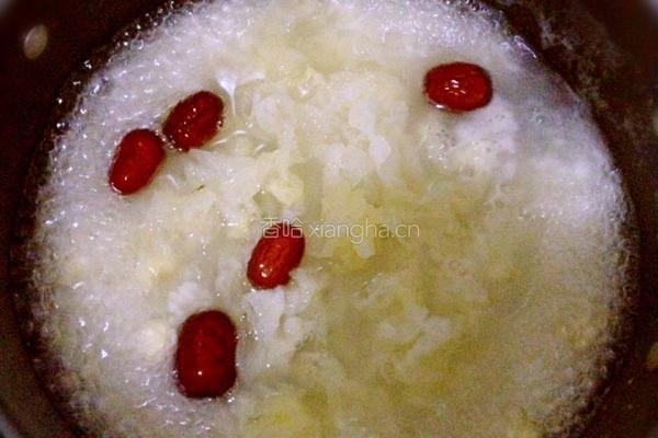 糯米银耳莲子粥的做法图解4