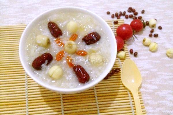 糯米银耳莲子粥的做法图解7