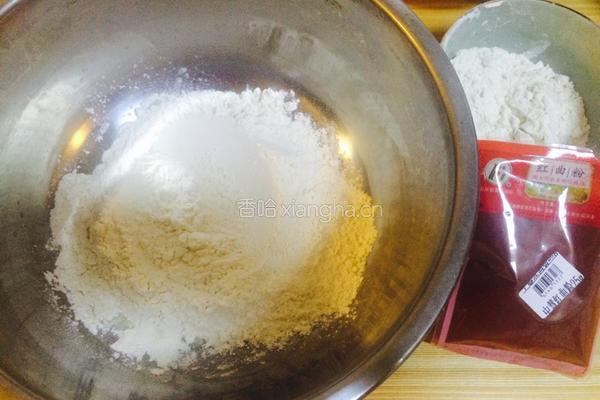 水饺皮的做法图解1