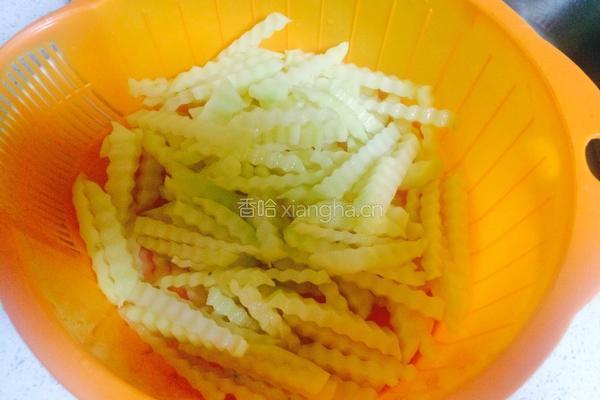 自制美味薯条的做法图解3