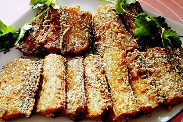干炸带鱼的做法图解6