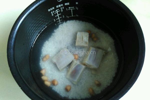 花生咸排骨粥的做法图解6