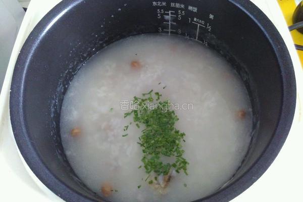 花生咸排骨粥的做法图解9