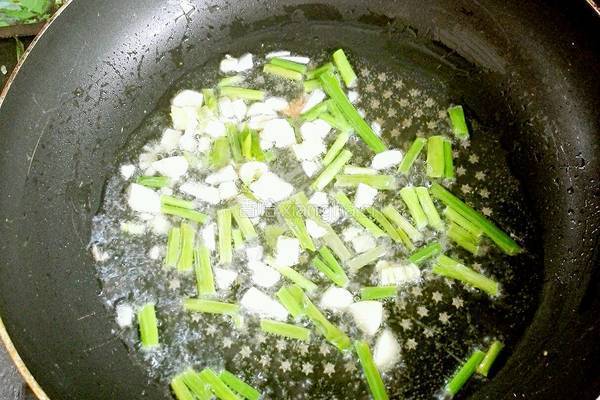 腐竹木耳炒肉的做法图解8