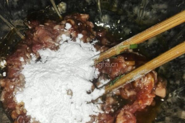 牛肉馅饺子的做法图解4