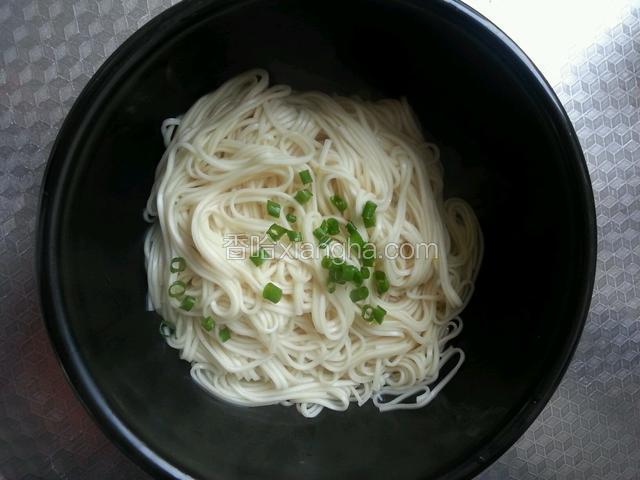 撒上葱花