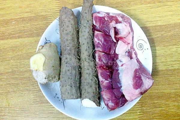 淮山排骨汤的做法图解1