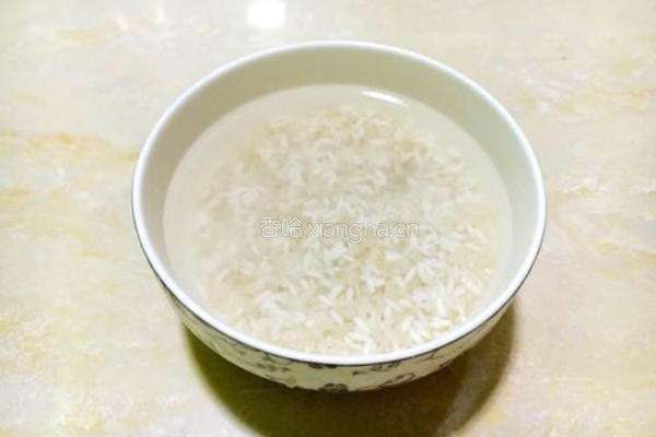 黄瓜肉末粥的做法图解1