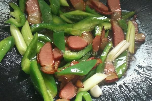 青椒蒜苗炒腊肉的做法图解5