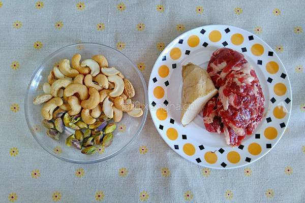 腰果炒牛肉的做法图解1