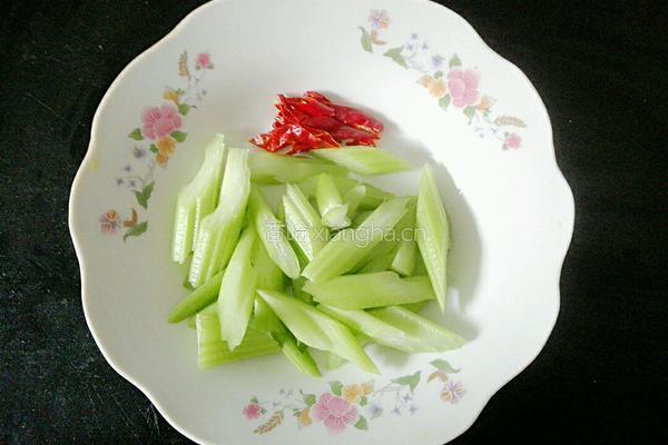 芹菜炒土豆丝的做法图解2