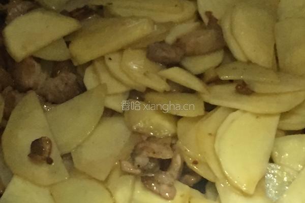 土豆片炒肉的做法图解4
