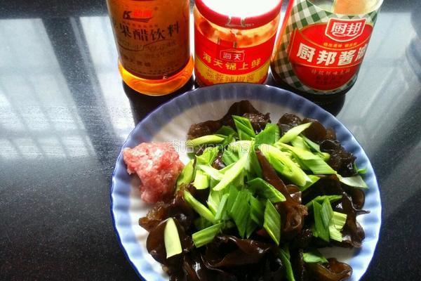 蒜香木耳的做法图解1