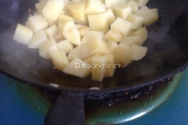 红烧土豆块的做法图解2