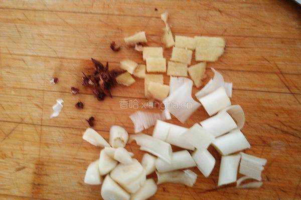排骨土豆炖豆角的做法图解4