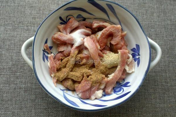 五香炸酥肉的做法图解1