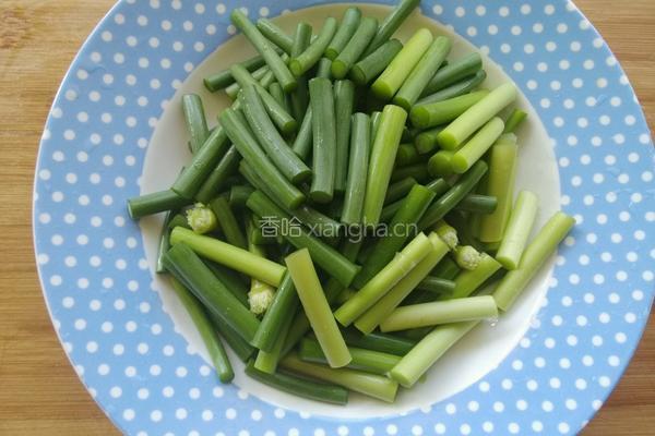 蒜苔炒肉丝的做法图解1