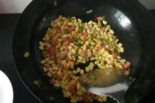 玉米炒肉丁的做法图解3