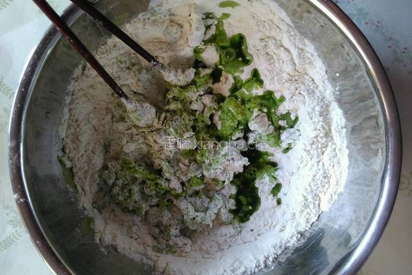 香菇猪肉胡萝卜饺子的做法图解3