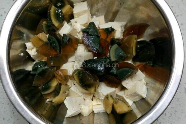 凉拌皮蛋豆腐的做法图解5