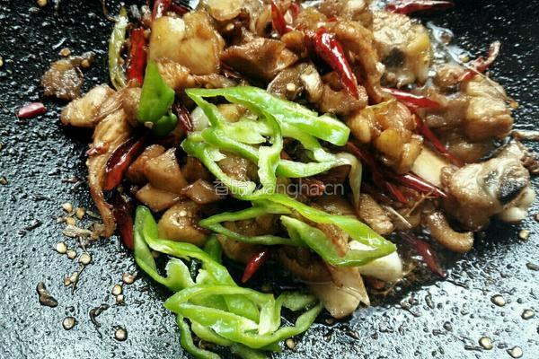 香煸辣子鸡的做法图解7