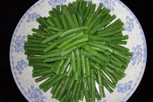 蒜香腐汁豆角的做法图解3