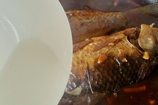 家常红烧小鲫鱼的做法图解9