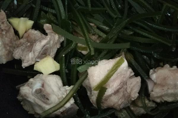 排骨炖海带的做法图解3