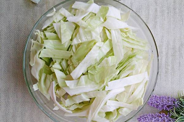 粉丝呛包菜的做法图解1