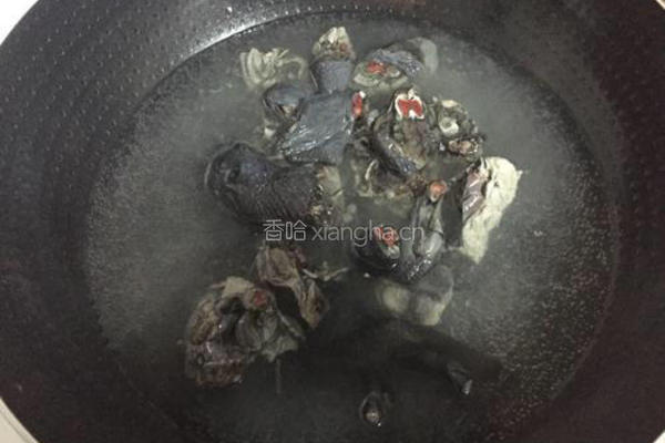 枸杞红枣乌鸡汤的做法图解2