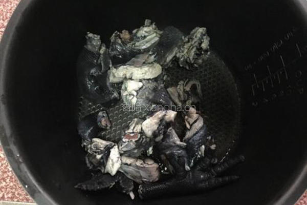 枸杞红枣乌鸡汤的做法图解4