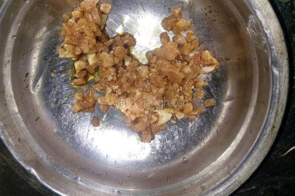 雪菜肉末面条的做法图解1