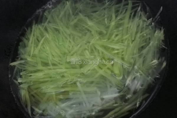 爽口莴笋丝的做法图解4