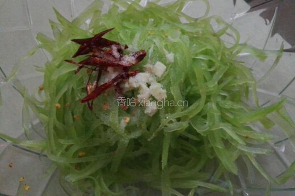 爽口莴笋丝的做法图解5