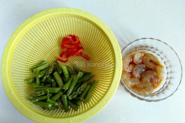 虾仁芦笋的做法图解3
