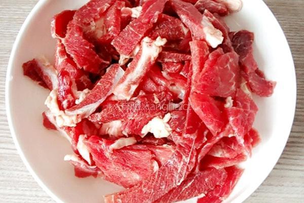 孜然牛肉的做法图解1
