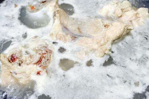 黄豆海带大骨汤的做法图解2