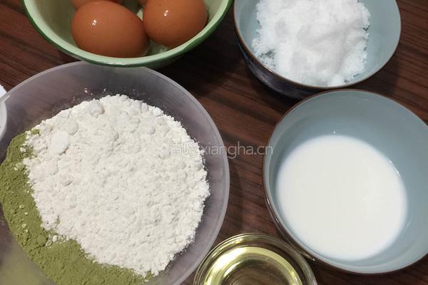 八寸抹茶戚风蛋糕的做法图解1