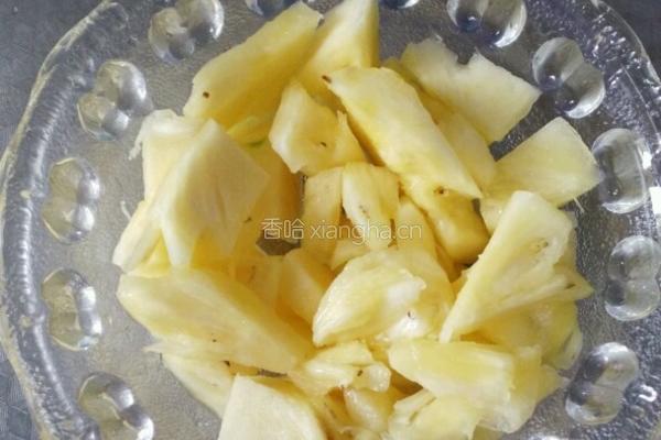 菠萝黄瓜汁的做法图解2