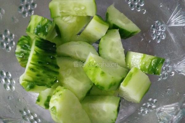 菠萝黄瓜汁的做法图解3