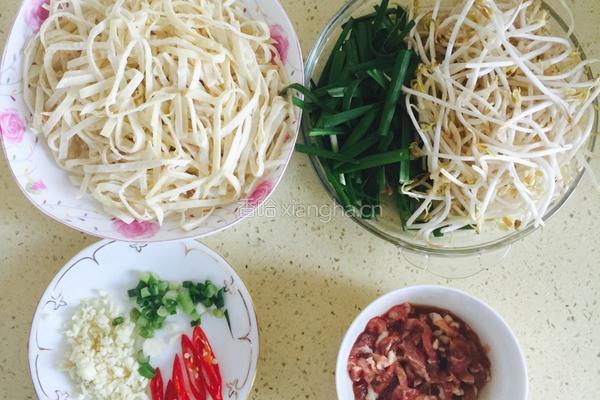 豆芽炒饼的做法图解7