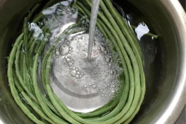 麻汁豆角的做法图解2