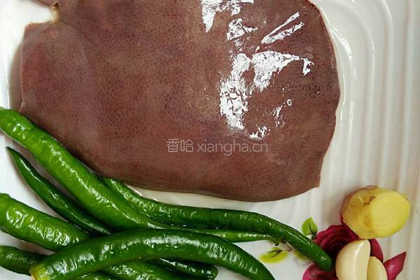 尖椒炒猪肝的做法图解1