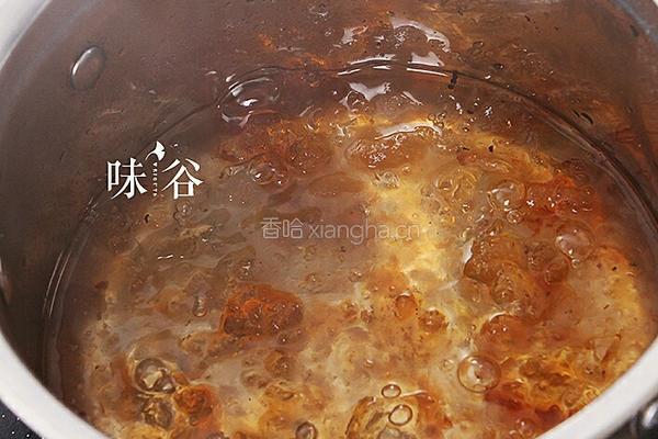 牛奶炖桃胶的做法图解4