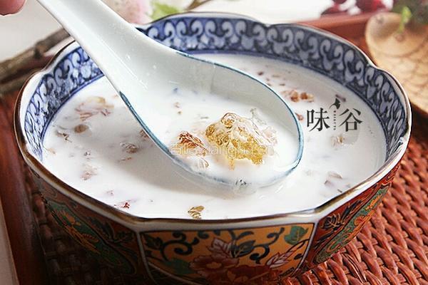 牛奶炖桃胶的做法图解7